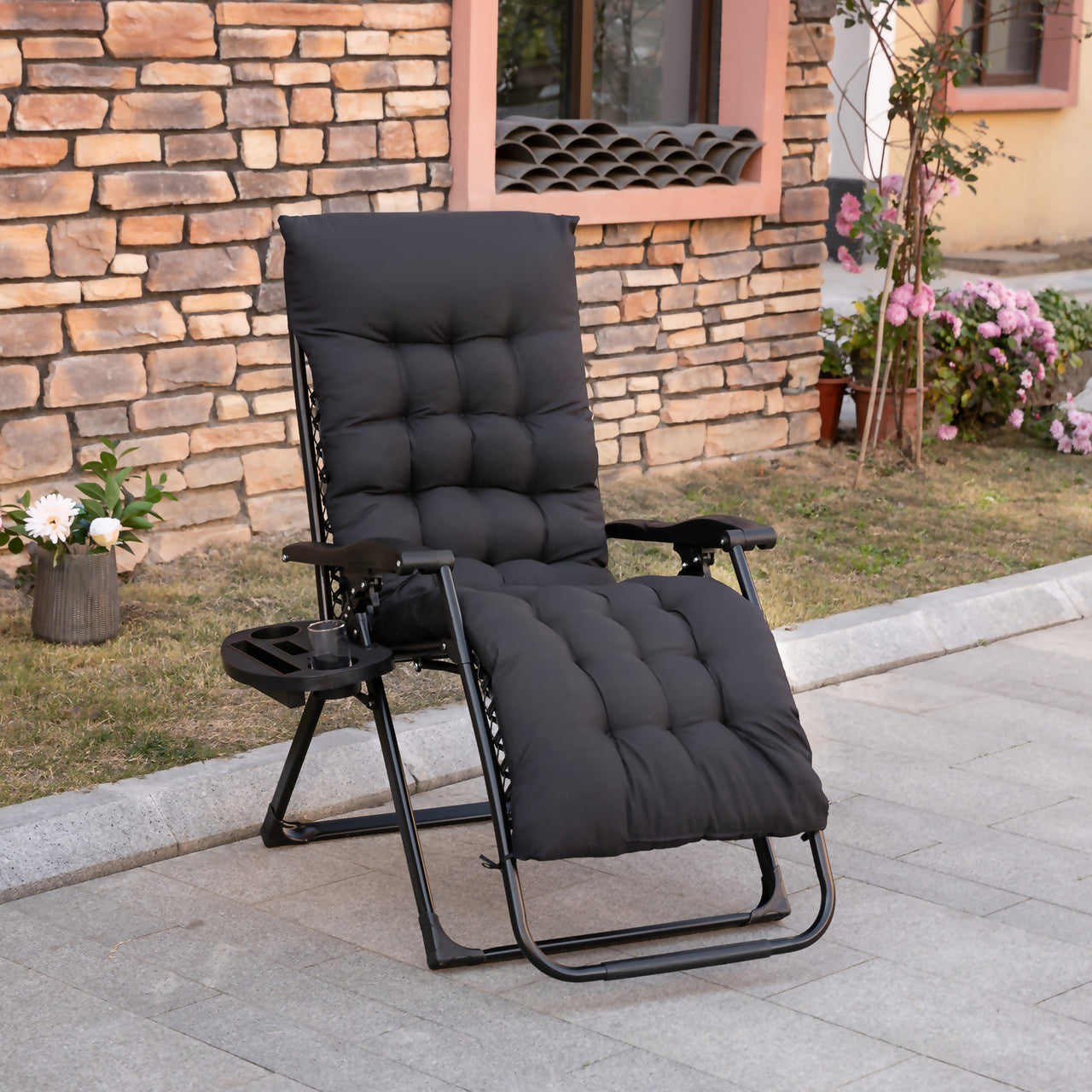 Outsunny Zero Gravity Chair, Folding Reclining Lounge Chair with Padded Cushion, Side Tray, Supports over 300 lbs., Black