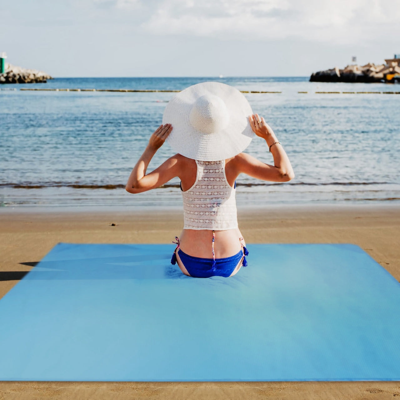 Beach Blanket 4.6' x 6.6' Waterproof/Sandproof Foldable Mat